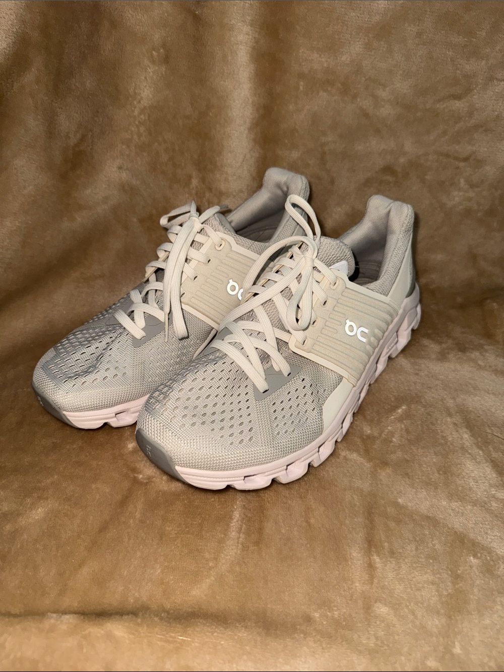 On Running Cloudwomen Lightweight Running Shoes - Light Gray & White